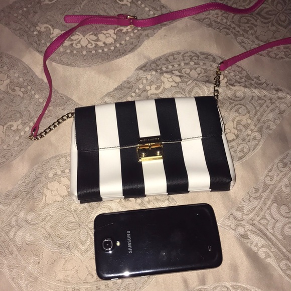 Brand New Juicy Couture Clutch Purse!!⭐️⭐️⭐️⭐️⭐️ - Picture 4 of 4